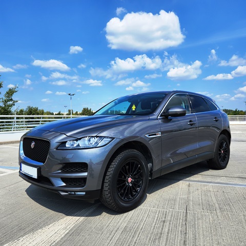 JAGUAR F PACE1